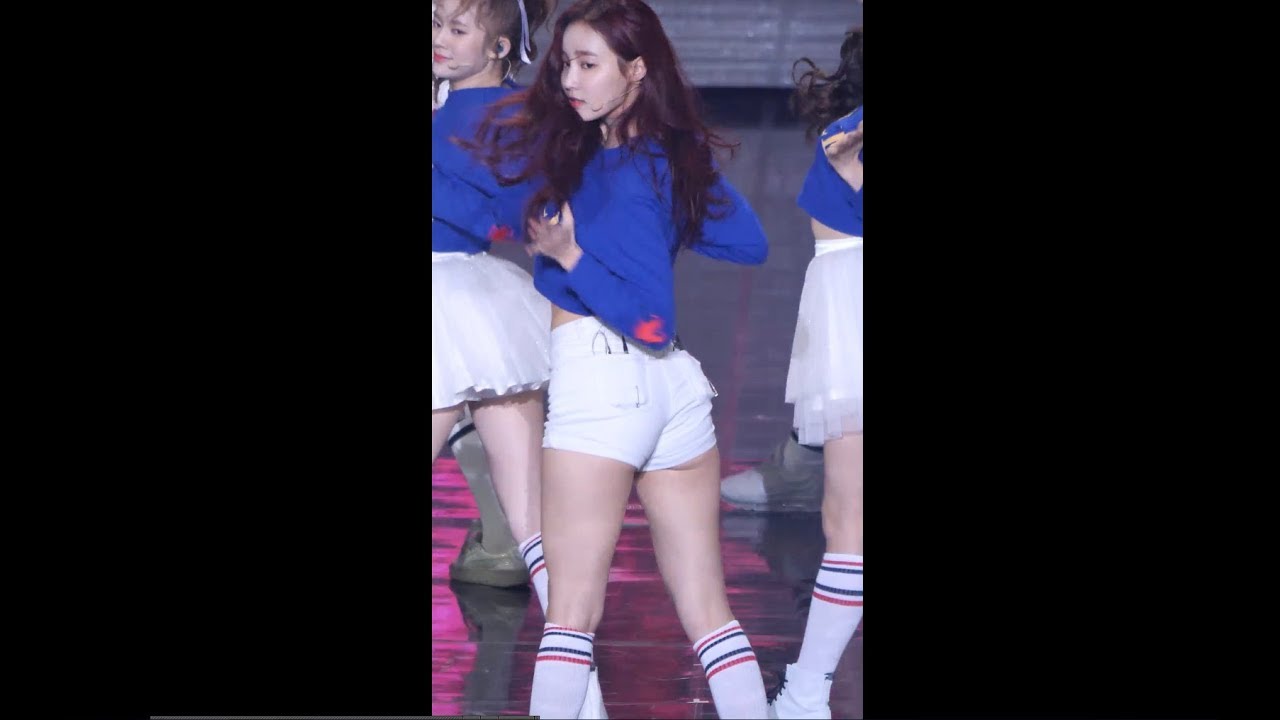 180130 MOMOLAND (모모랜드) - 뿜뿜 (BBoom BBoom) [연우] YeonWoo 직캠 Fancam (평창올림픽G-10행사 KBS아레나) by Mera
