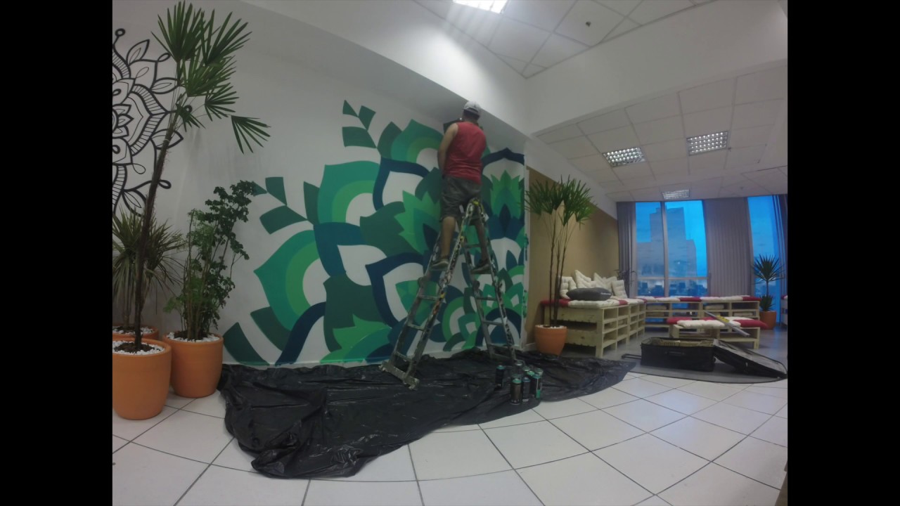 Mandala pintada em escritório