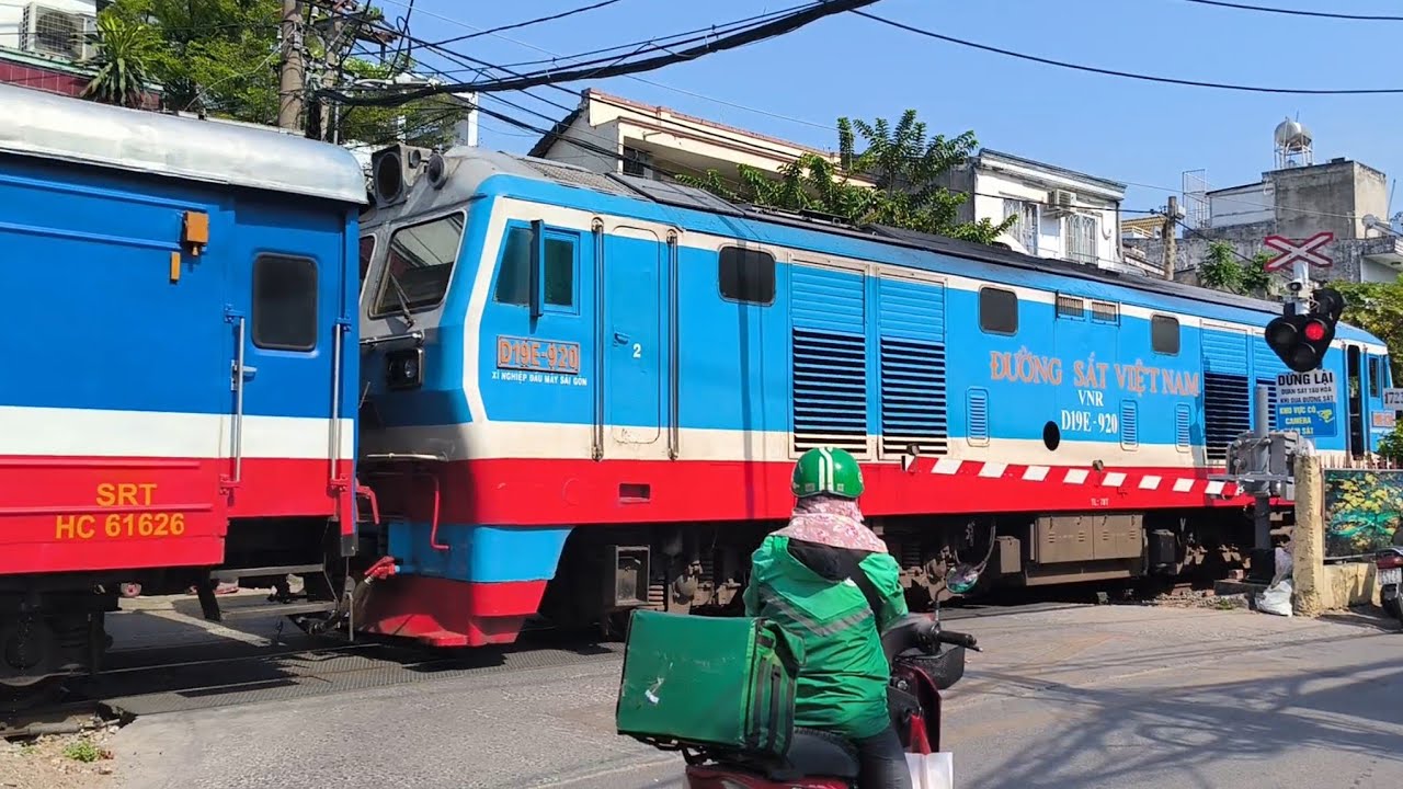 [2918 - TÀU TẾT 2026] D19E-920 kéo tàu SE26 rỗng | 9:42 - 22.02.2026