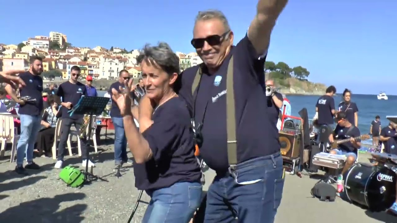 JEAN-JACQUES GOLDMAN medley par le groupe ELS TIRONS pendant la fête des vendanges de BANYULS 2022