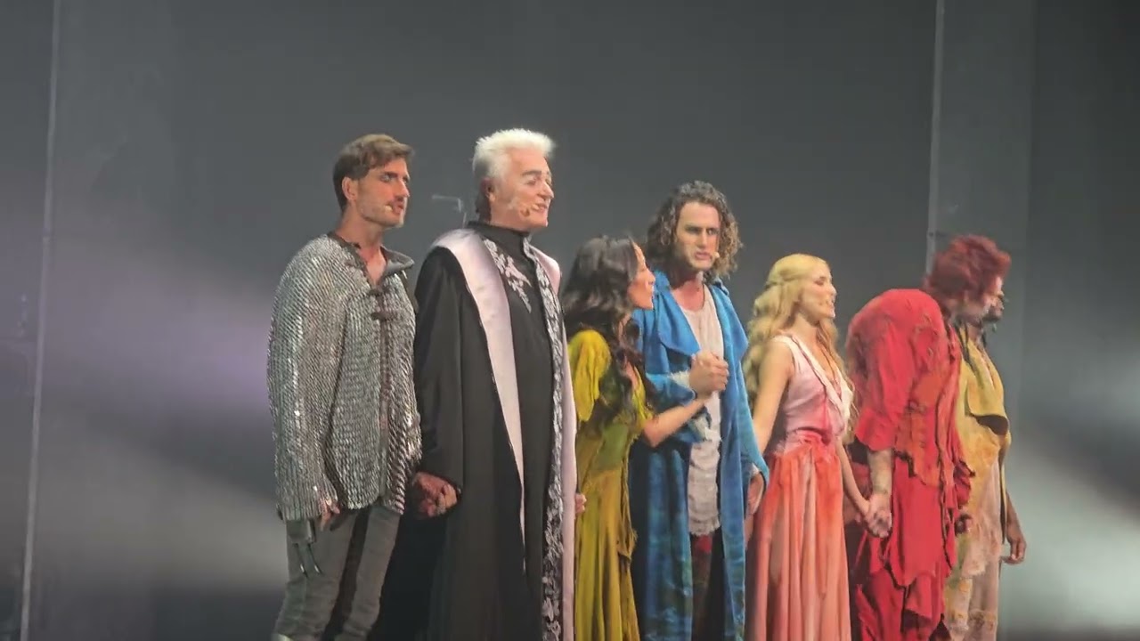 20250905 Musical notredame de paris curtain call 2-2 Dan focused