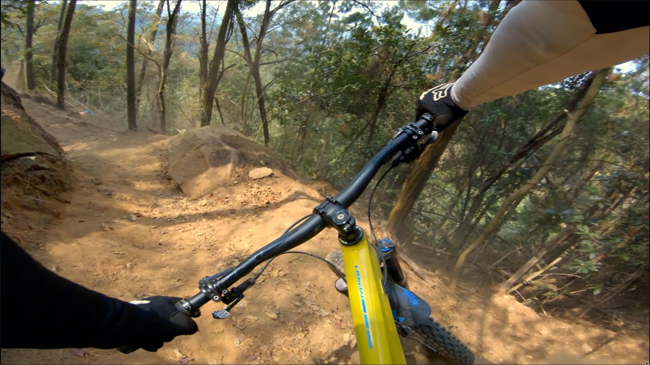 Cascades MTB Park / STEEP TRAILS AND SKETCHY RIDING