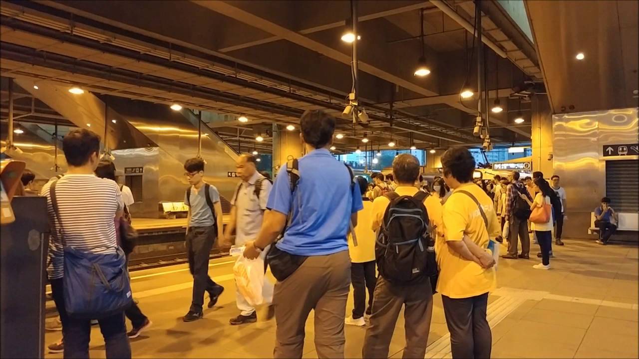 天水圍站 輕鐵LRT 下午繁忙時間 Evening Rush (雨)