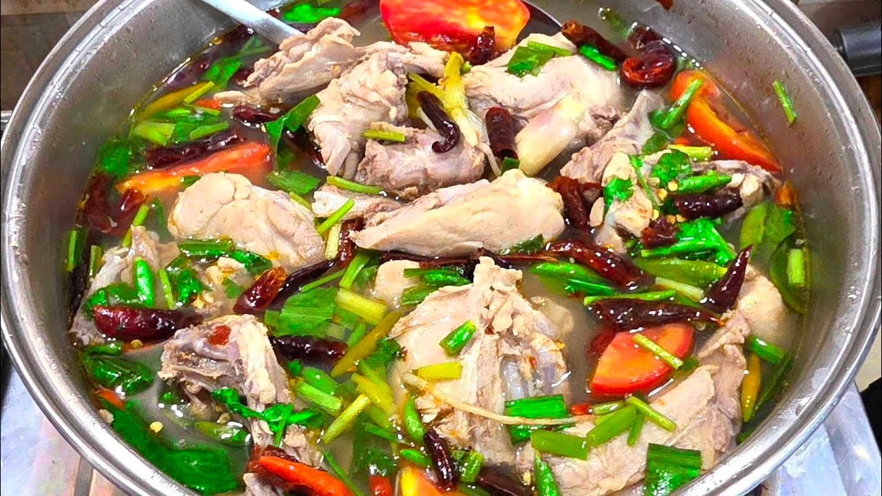#ต้มเเซ่บโครงไก่ เห็นราคาถูกๆก็แซ่บได้นะ หม้อนี้ไม่ถึง100 เเต่รับรองไก่เปื่อยรสเเซ่บจี๊ดจ้าดถึงใจมาก