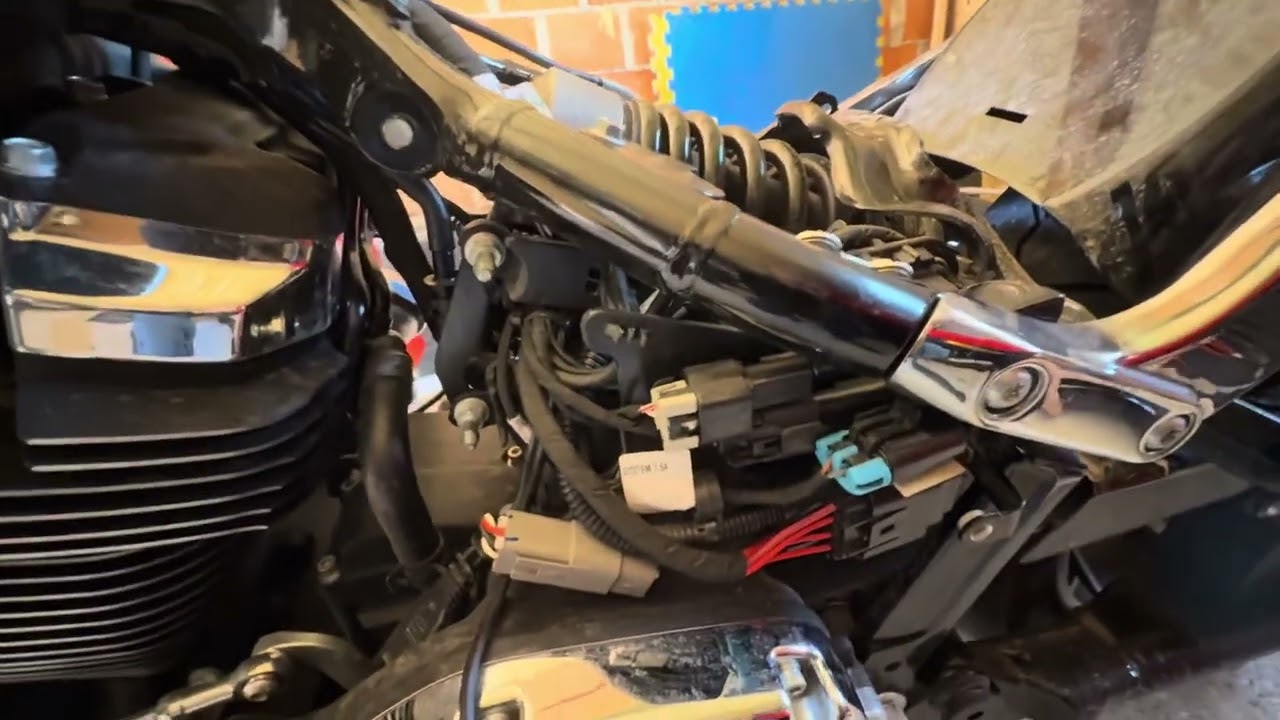 HD SOFTAIL +2017 / (SAFE) FUSE REMOVAL