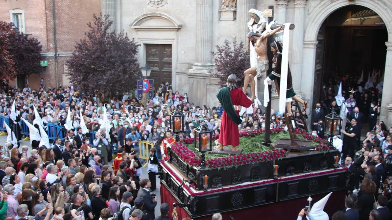 Procesión de la Soledad Coronada de la Semana Santa 2022 de Alcalá de Henares