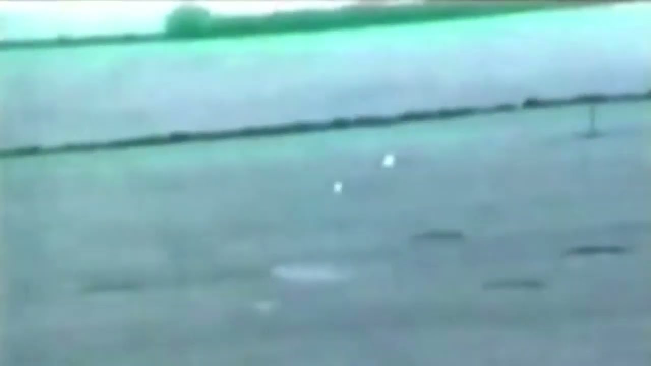 Crop circle filmed being formed in SECONDS by mystery balls of lights #UFO #uap #UFOsightings #alien