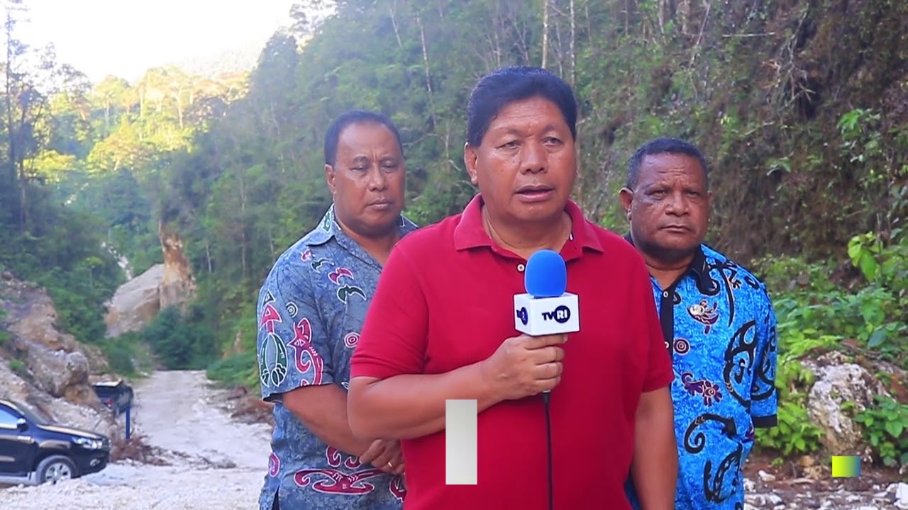 BUPATI TONNY TESAR TINJAU JALAN ALTERNATIF TATUI   AMBAIDIRU