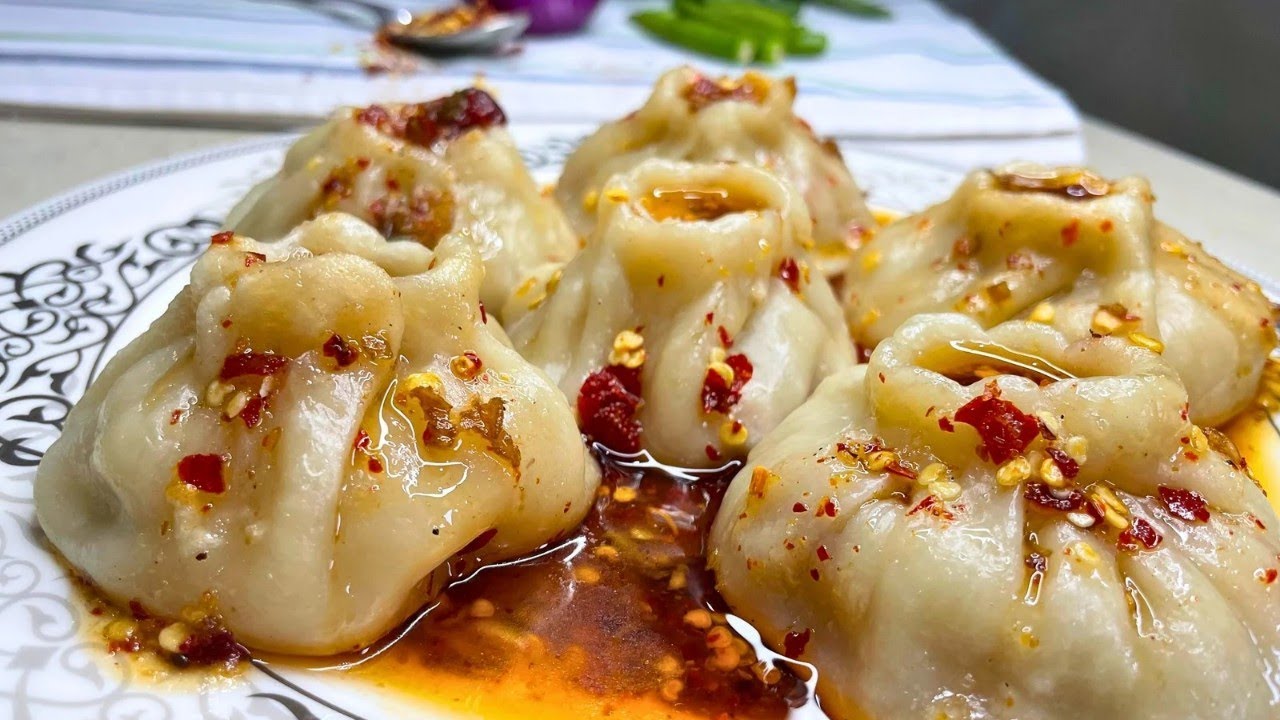 Steamed Chicken Dumplings with Spicy Chili Oil🌶️🔥 #chickendumplings #momosrecipes #steameddumplings