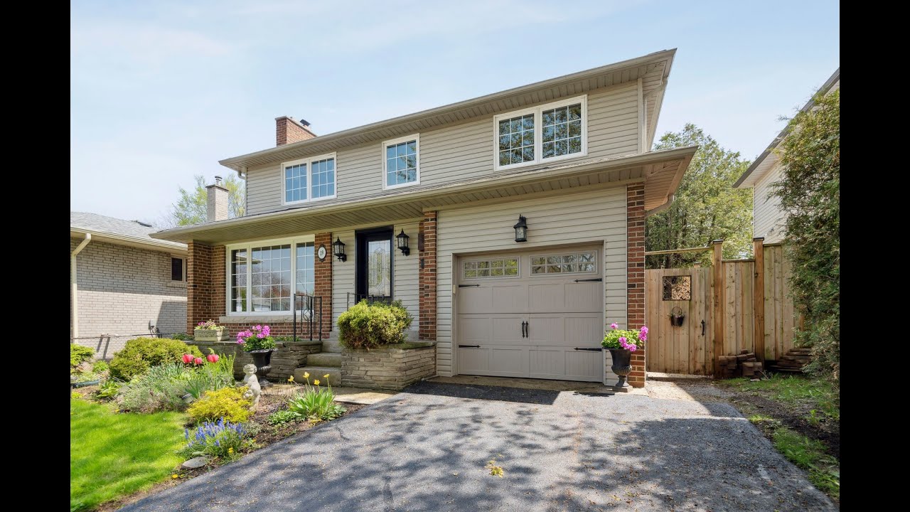 SOLD - Scarborough Bluffs Toronto 4 Bedroom Home for Sale - 19 Cathedral Bluffs Dr Near Lake