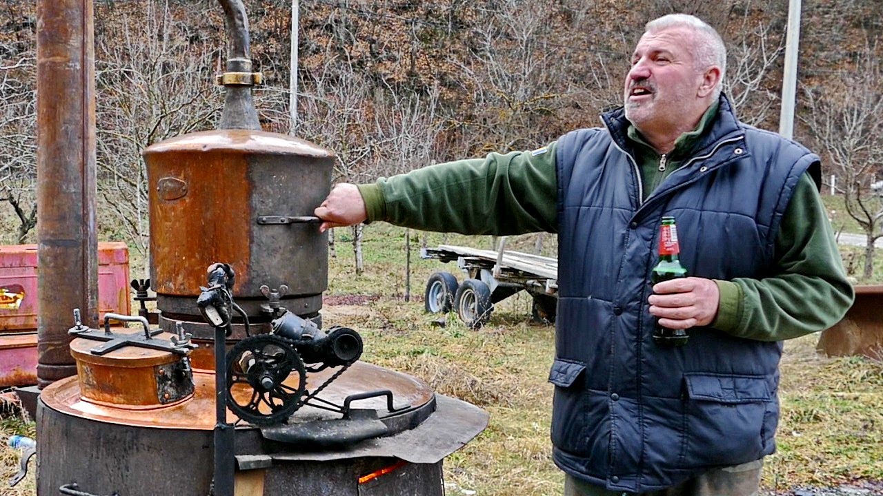 Došlo vrijeme da se rakija peče a piva pije, Veseli stroj radi u januaru