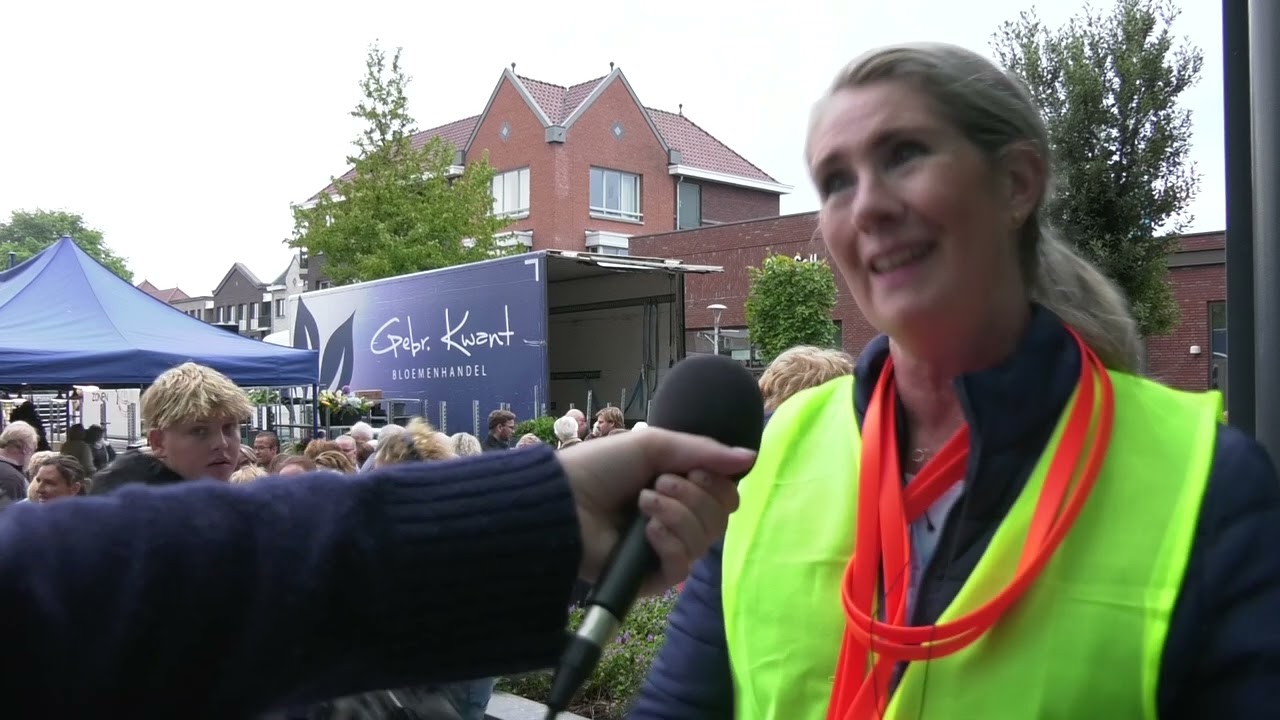 Reportage Wolvenprotest voor gemeentehuis Epe op woensdagmorgen 10 september 2025