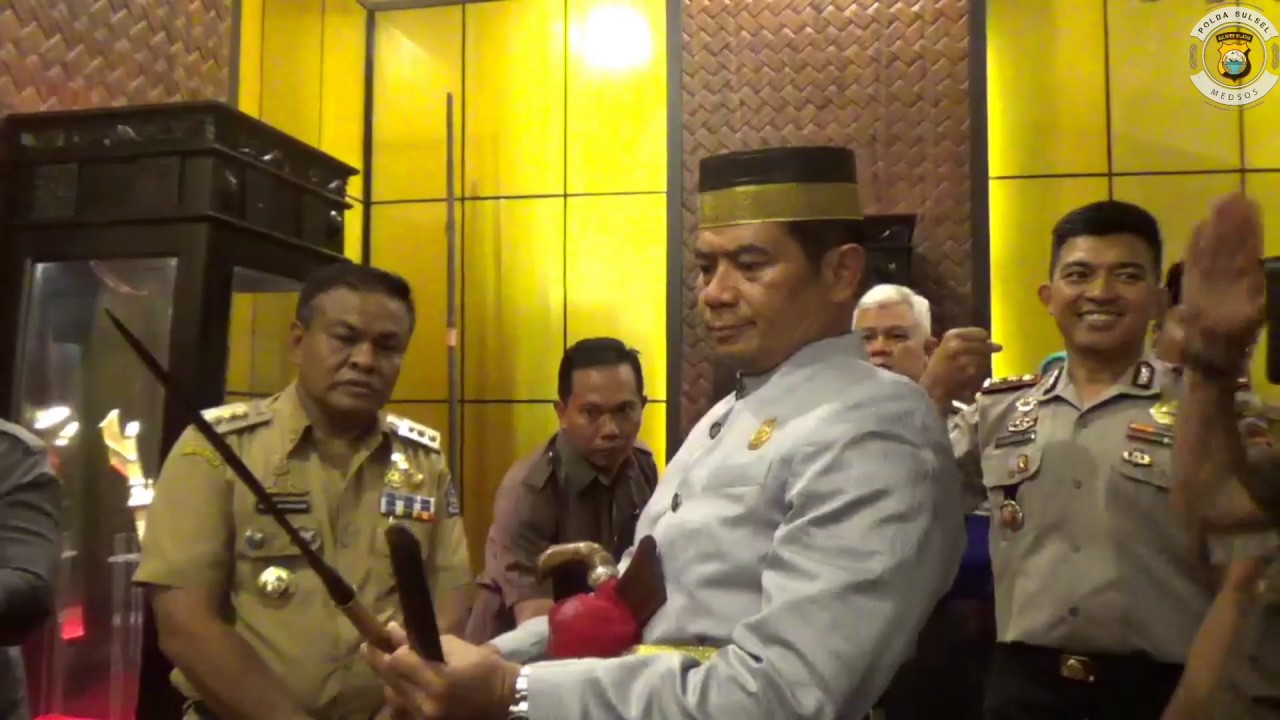 Yuk Intip Prosesi Sakral Penganugerahan Gelar Kerajaan Bone Kepada Irjen Pol. Drs. Muktiono SH, MH.