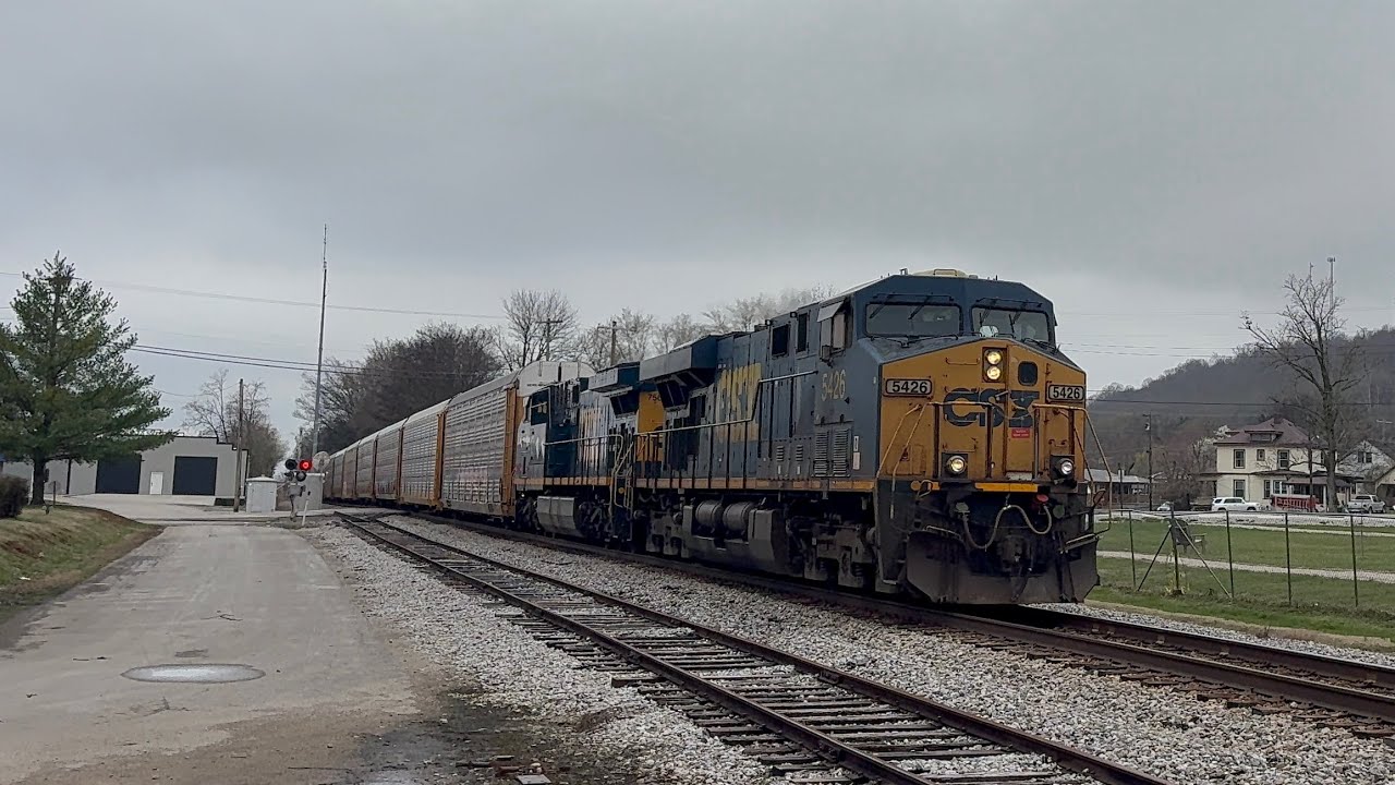 CSX 5426 leads M282 at Horse Cave