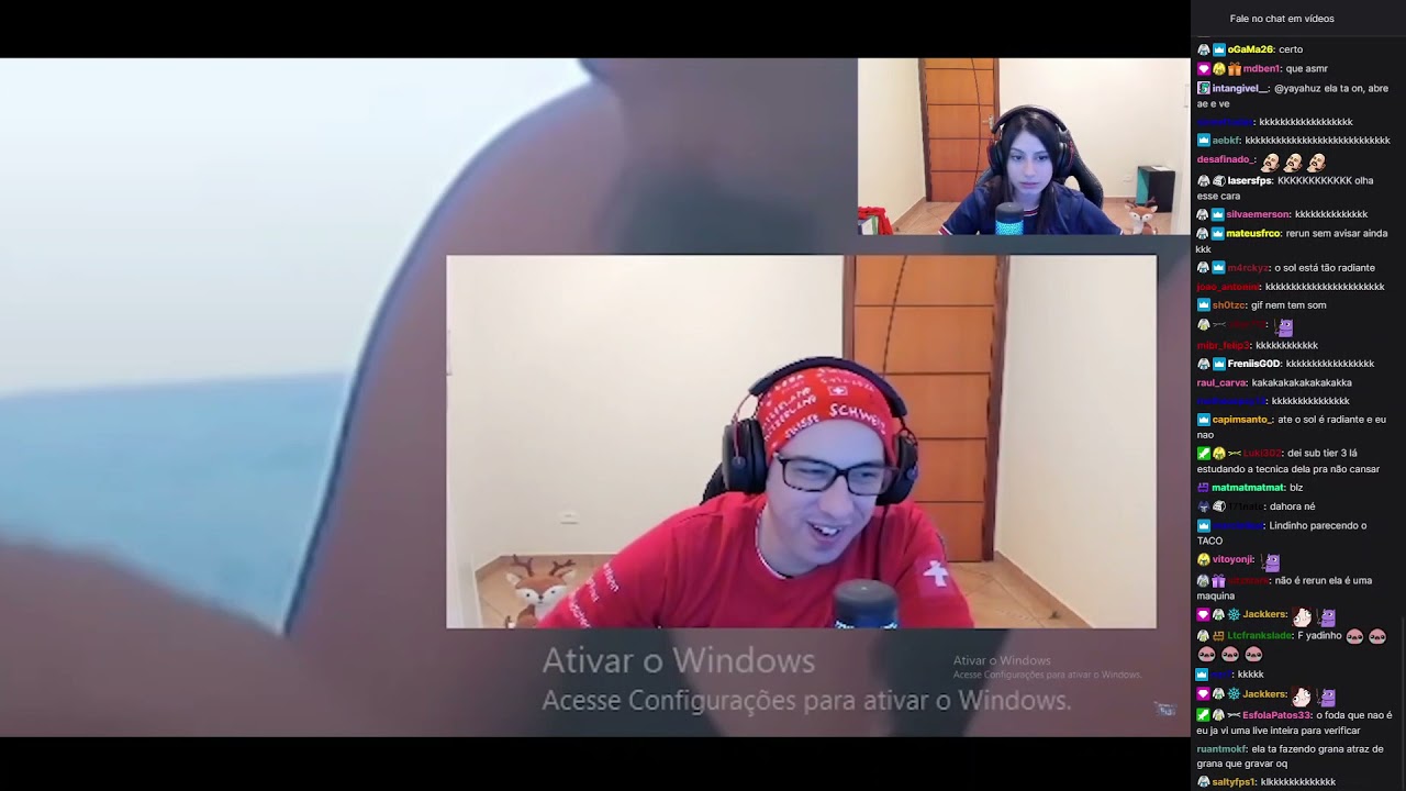 Yayah reagindo &agrave; Amouranth entrando na live do Lindinho 😳