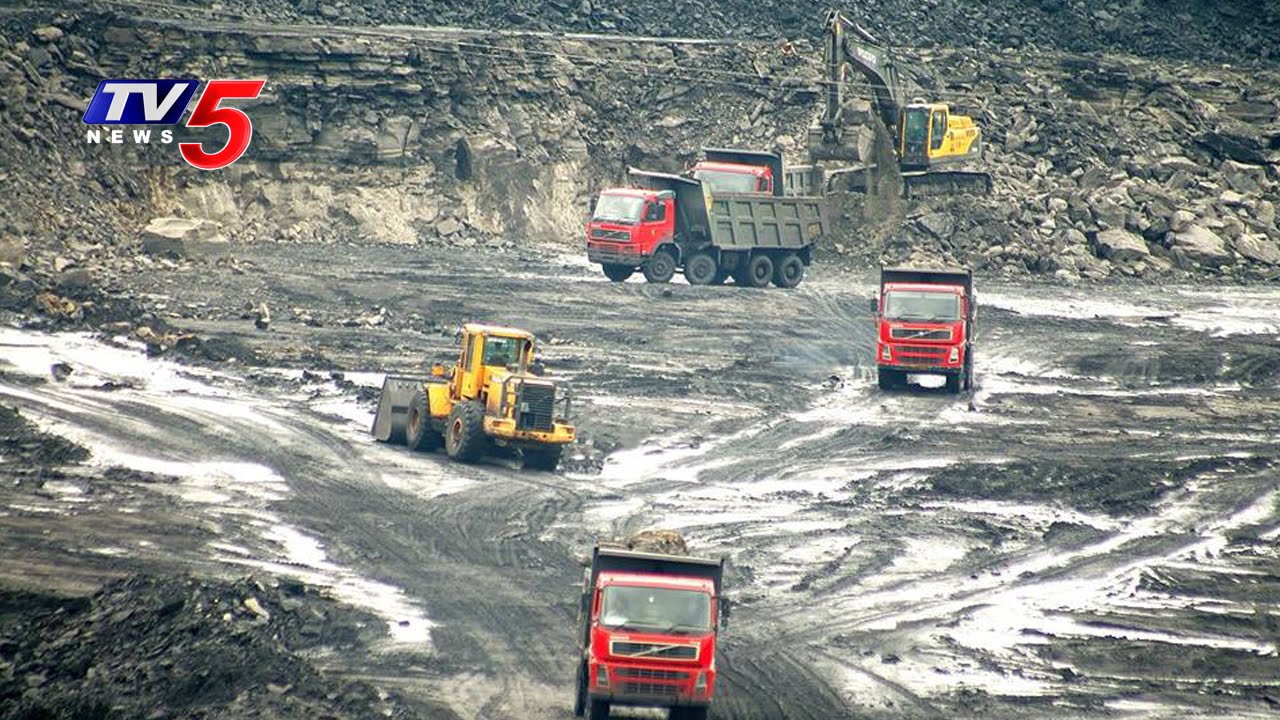 Singareni Coal Production Stops Due to Rain | TV5 News