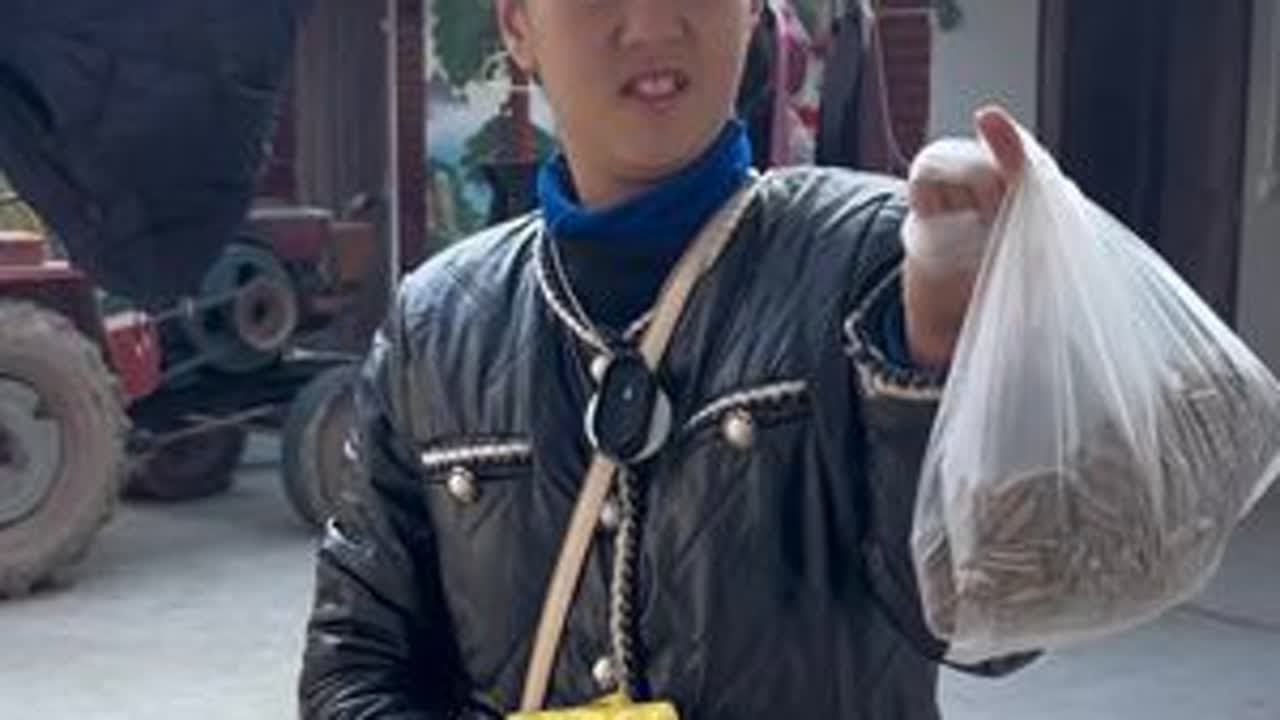 大爷喊成爷爷，大娘又叫成奶奶，记不住根本记不住，都给我听迷糊了