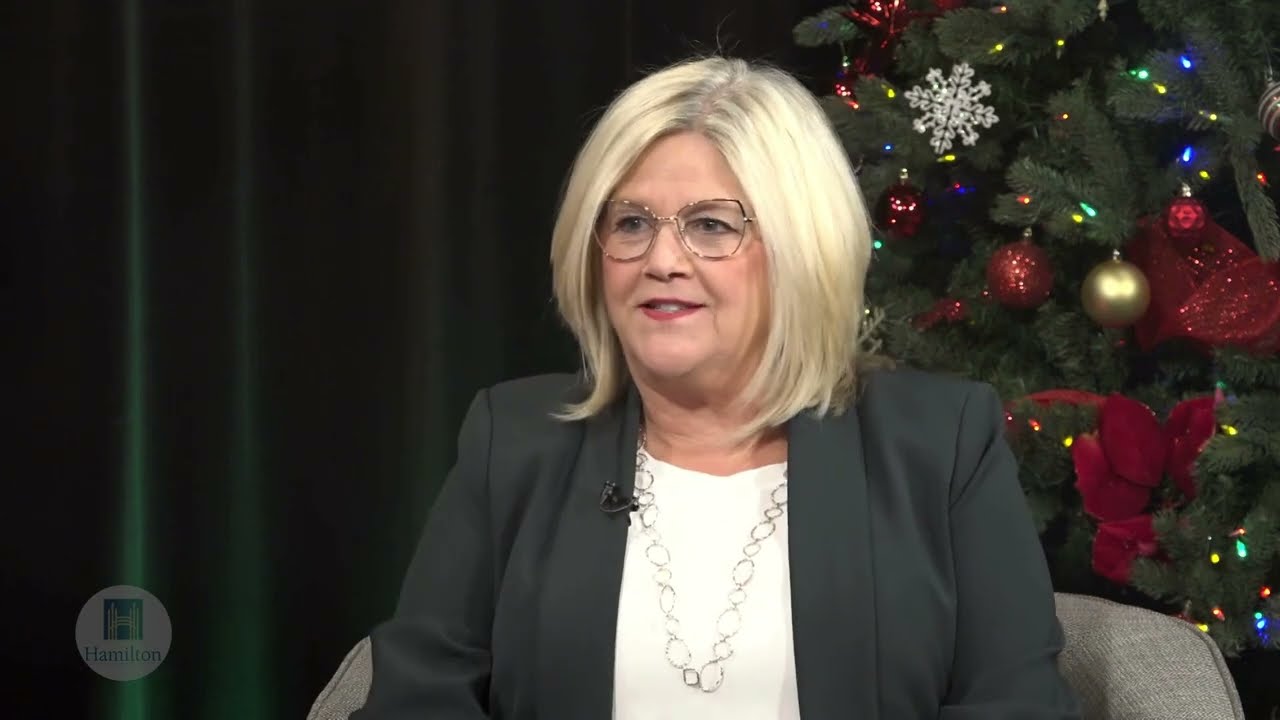Mayor Andrea Horwath visits ‪@c14hamilton‬ for a Holiday Fireside Chat #hamont #firesidechat