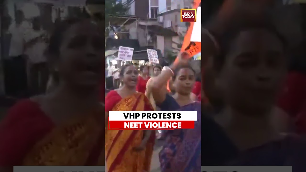 VHP Takes Out Protest March Against Violence During NEET Agitations In Kolkata & Delhi #neet