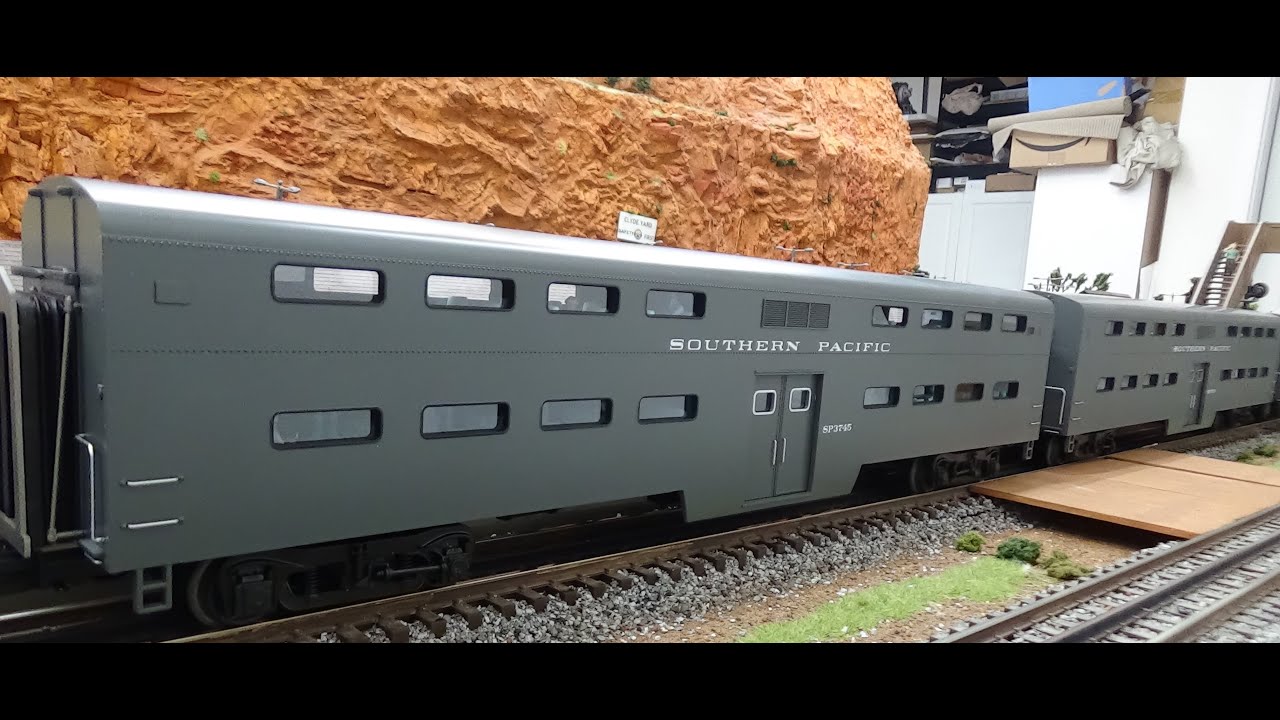 Atlas/MTH SP Gallery Commuter Car