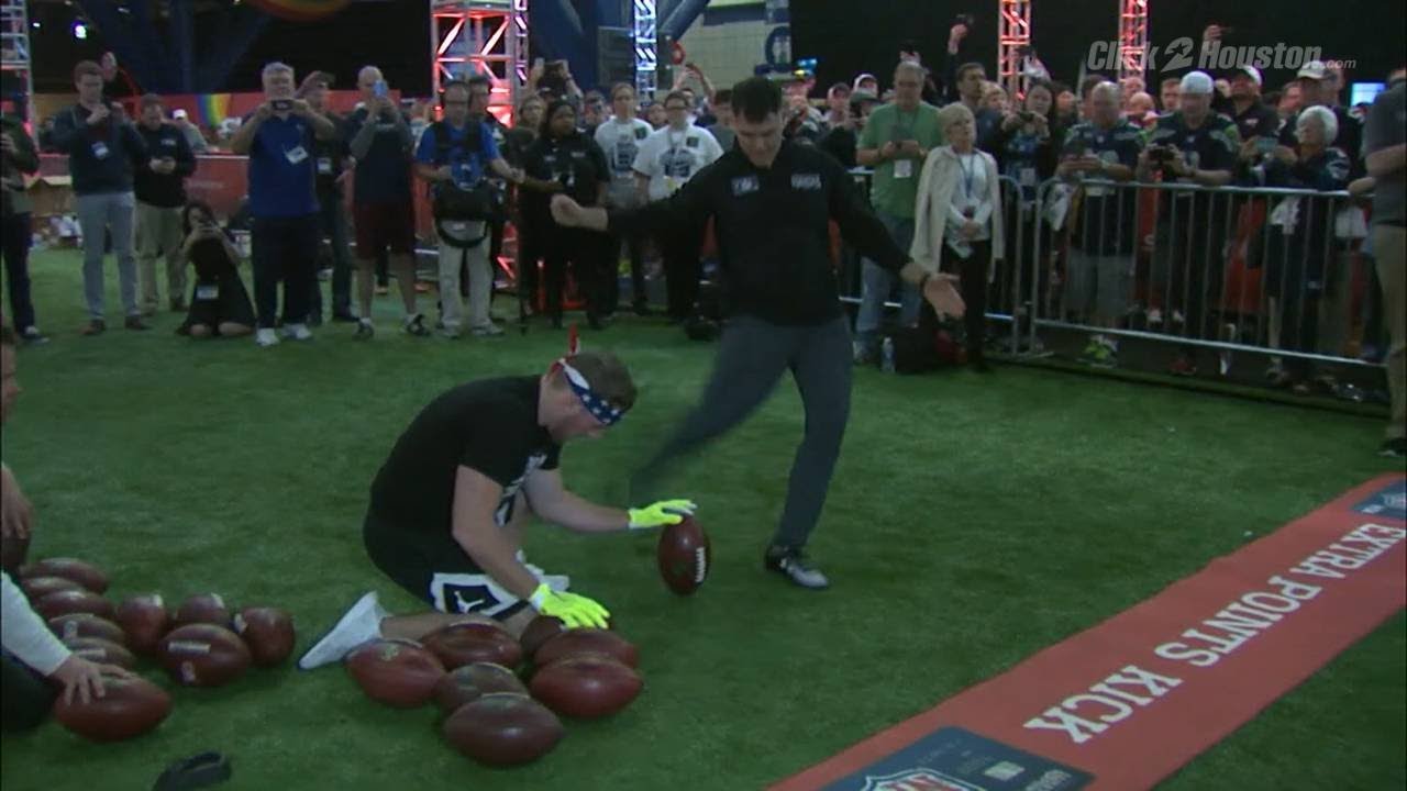 Adam Vinatieri attempts world record