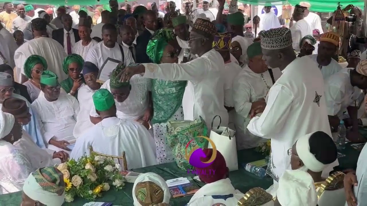 ALFAS MADE MILLIONS OF NAIRA AT WASIU AYINDE’S MOTHER’S BURIAL CEREMONY