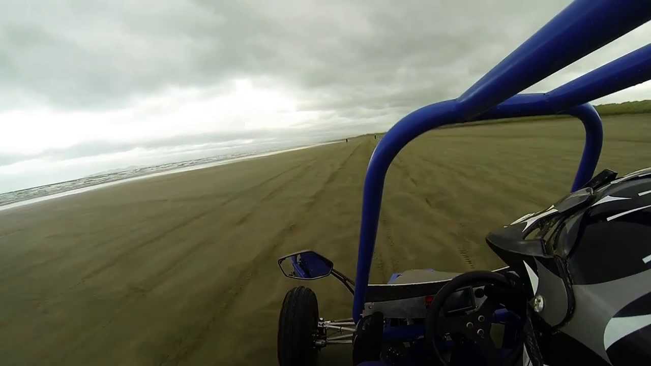 Edge Piranha Buggy overtaking 2 dirt bikes