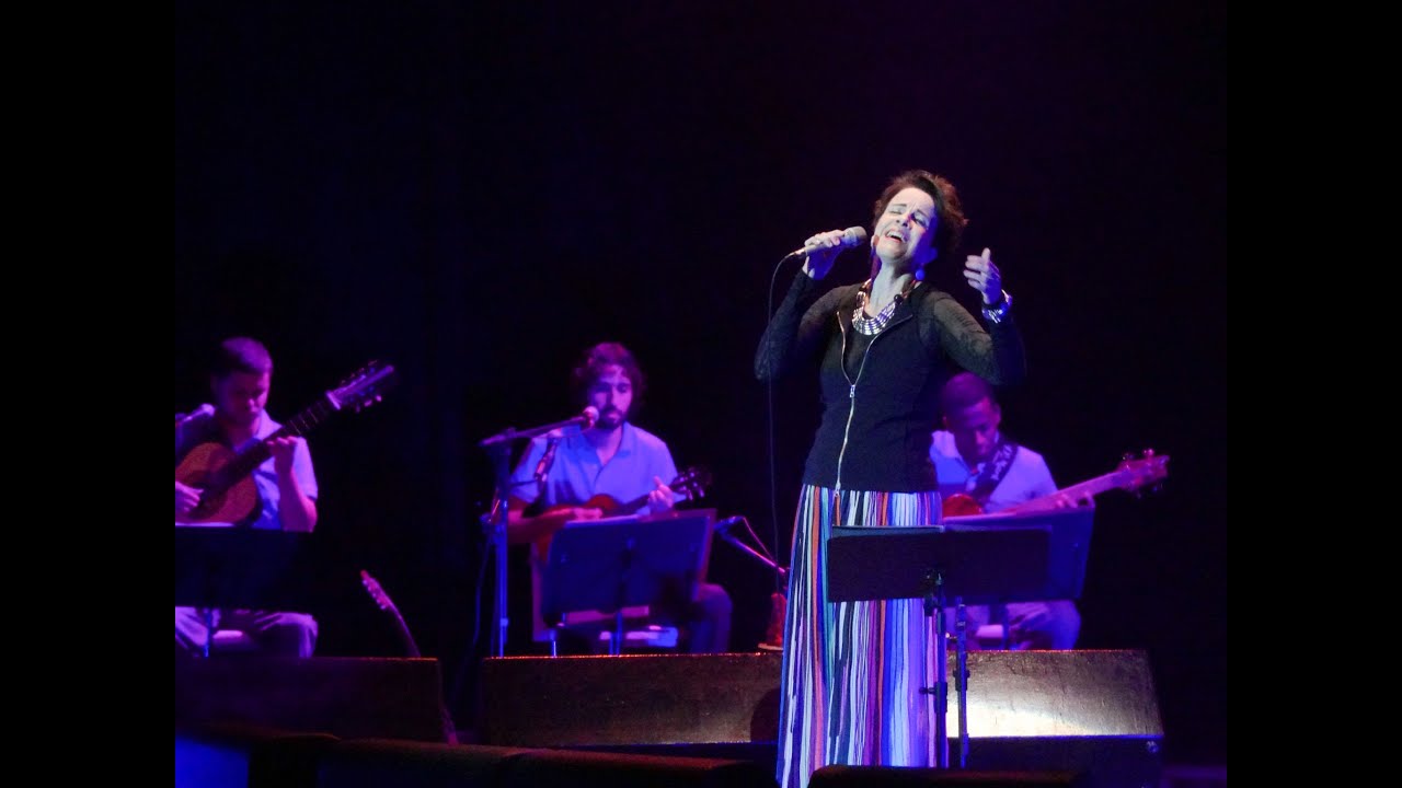 Leila Pinheiro - Além da Razão (Sombrinha - Sombra - Luiz Carlos da Vila)
