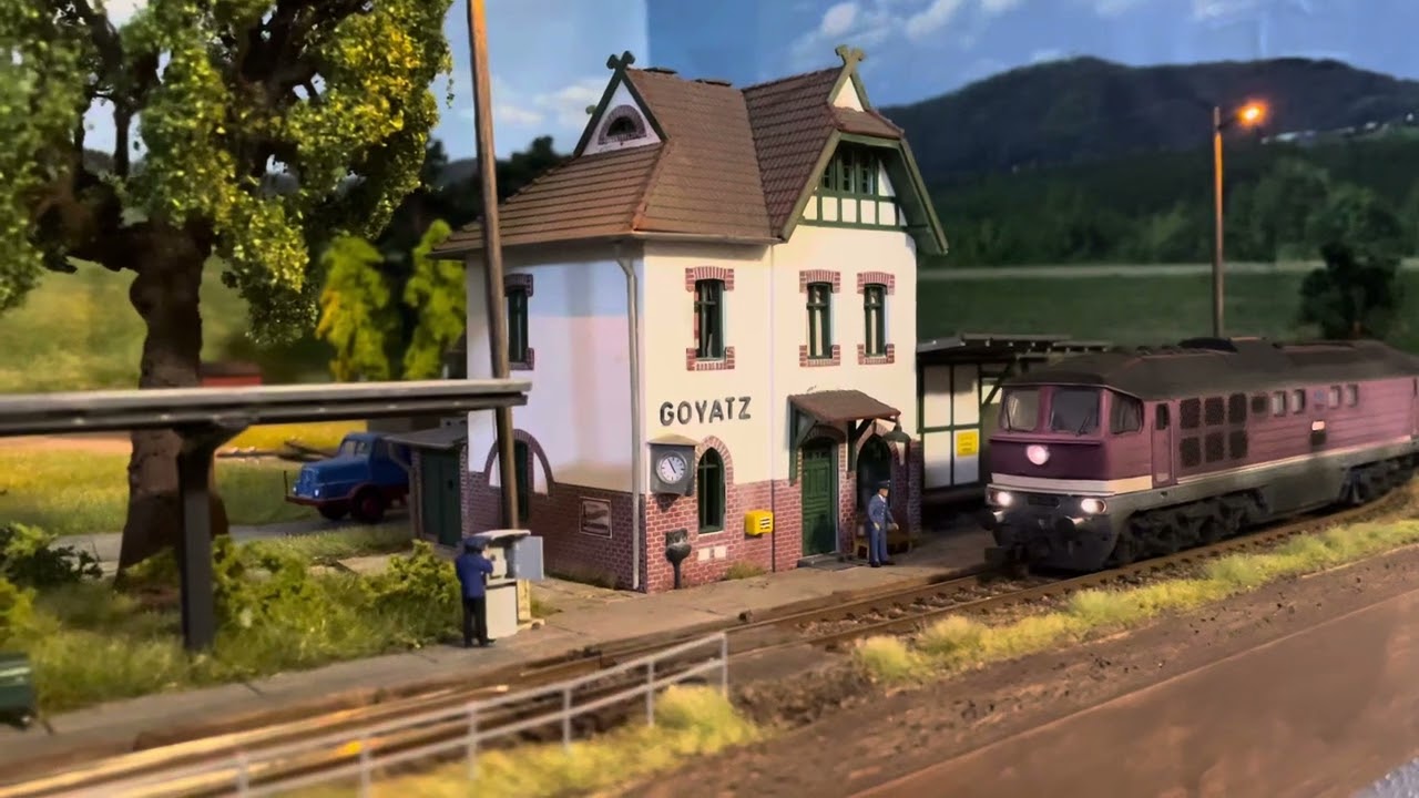 BR 130 028-4 beschleunigt in Goyatz mit Nahgüterzug (Ludmilla, Piko, Henningsound Zimo)