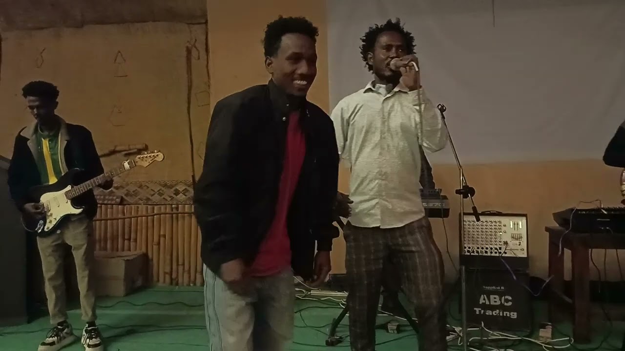 ድምፃዊ ዓወት ንጉሰ  ወለሎ ኣብ መድረኽ ባህላዊ ደርፊ ብዝገርም ድምቀት