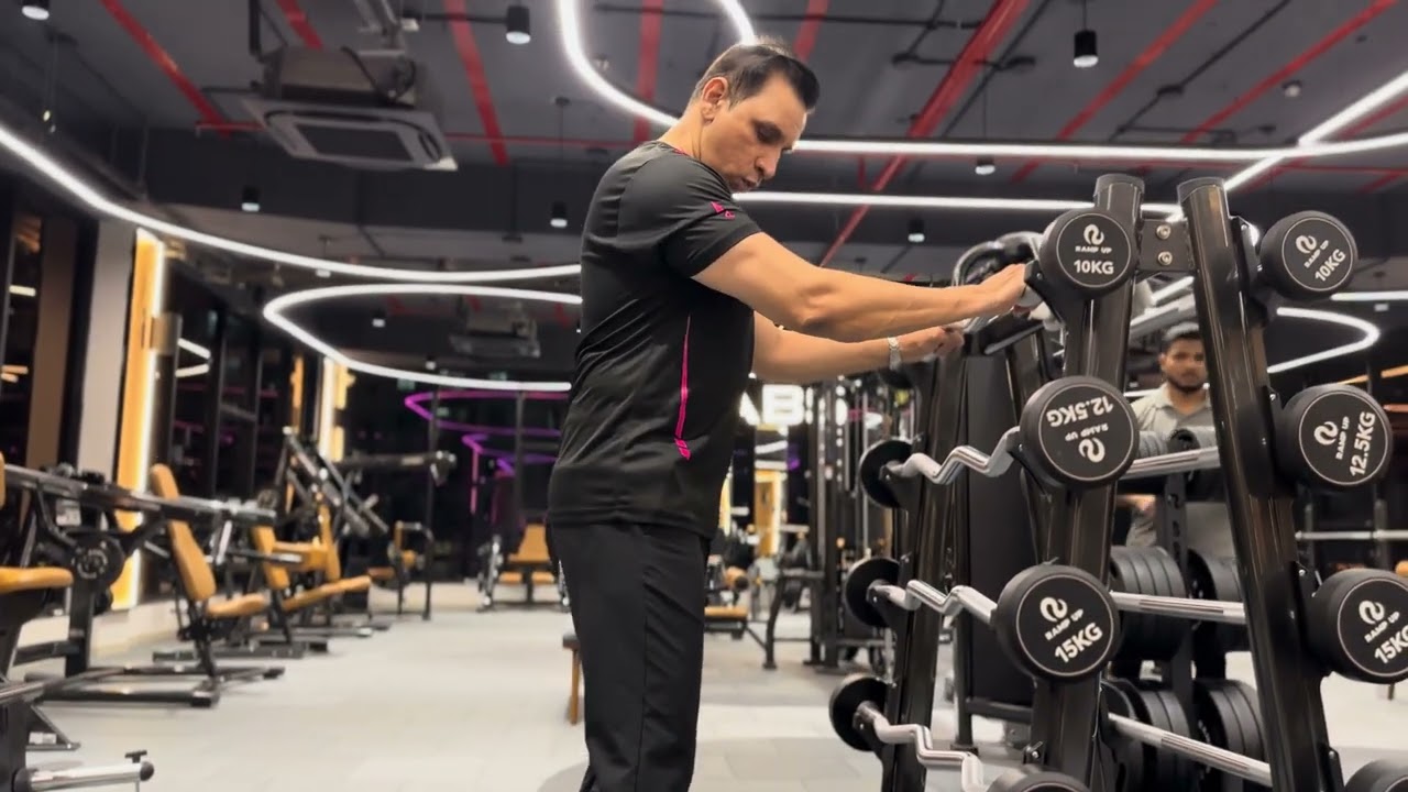 CALVE RAISES 