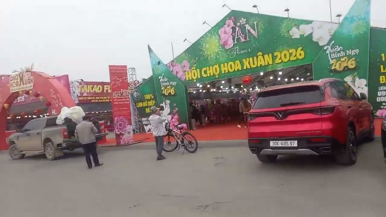 HOI CHO TET HOA XUAN 2026 Cho Quat Canh Xuan Ngo My Dinh 