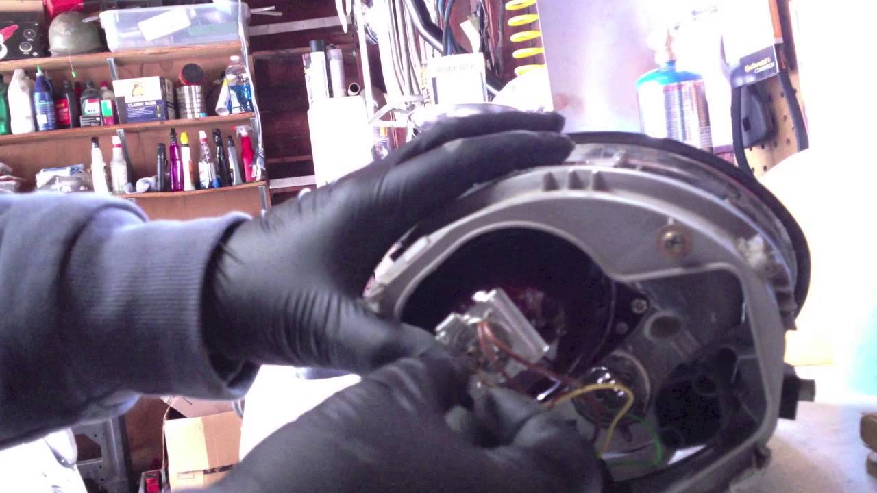 How to replace a Headlight bulb on your VW New Beetle