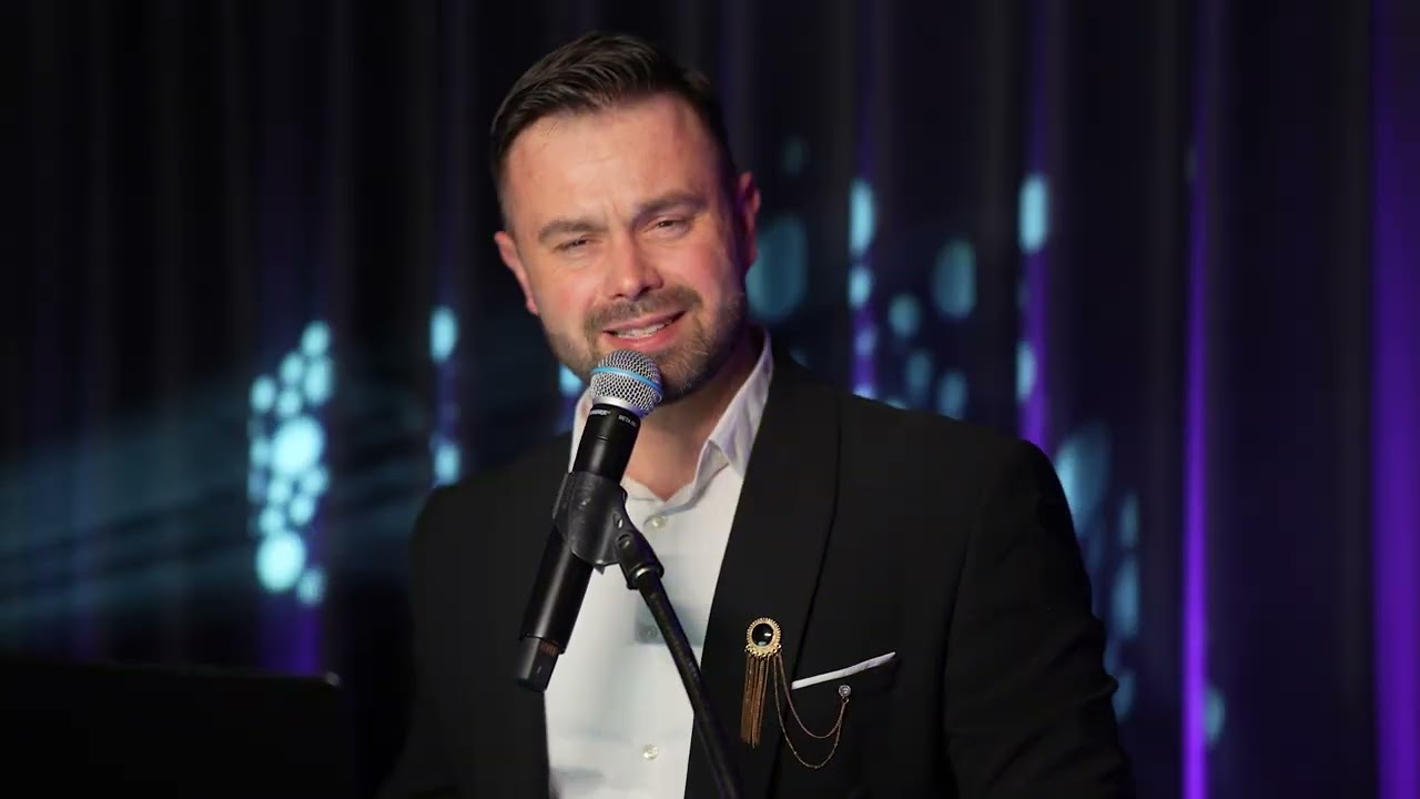Muzikantas - renginių vedėjas Mantas * sveikinimas Petrui * Kiek daug