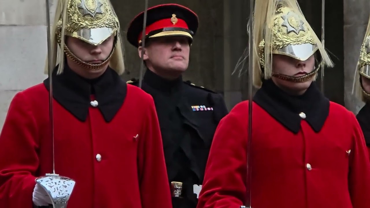 24/01/ 2026 END OF THE GUARD.4 P.M#london #buckinghampalace #horse 