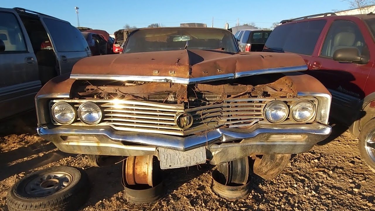 Buick Lesabre 1964 года, найденный на свалке.