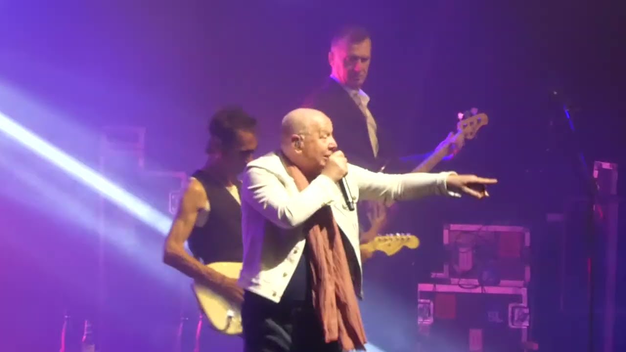 Simple Minds - Intro / Act of Love / I Travel - live @ Hallenstadion in Zurich 14.05.2022