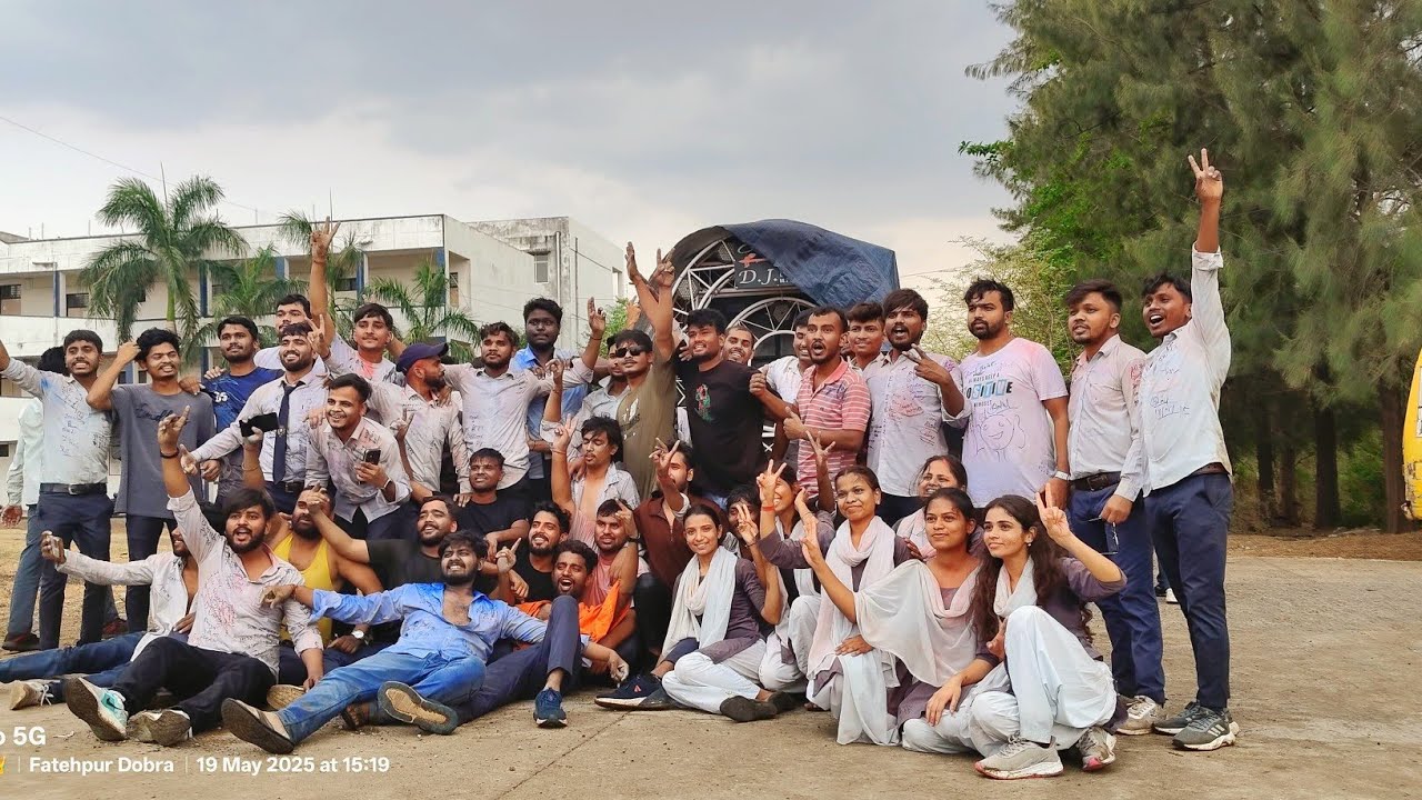 यादें संजोगे कैमरे 📷 में  vah College ke din Bhi Kya the