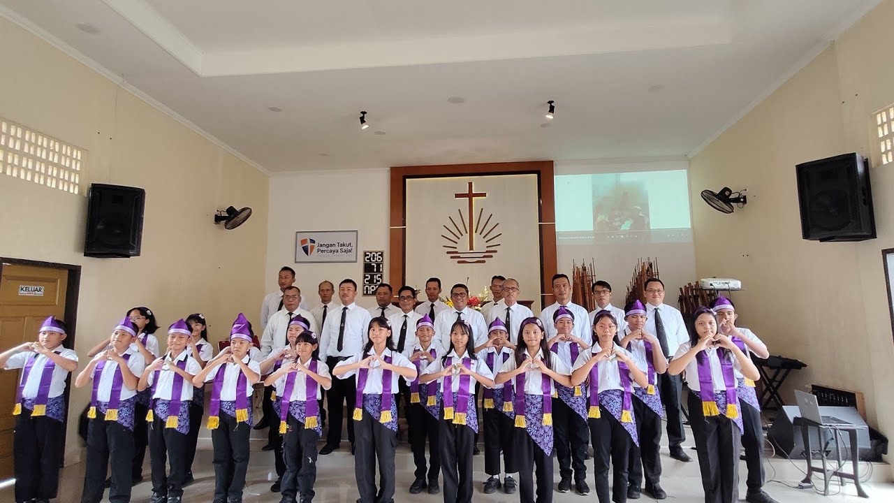 Perform Padus di Gereja Kerasulan Baru Sidang Tritih Kulon