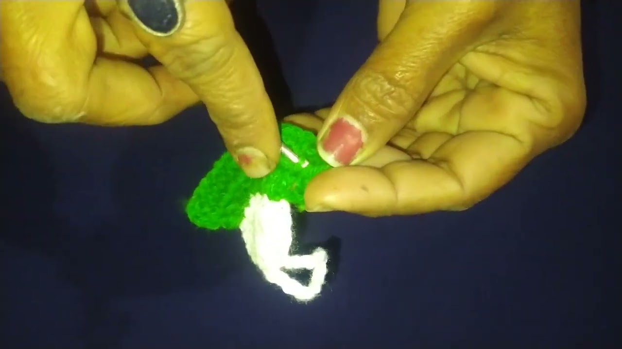 Beautiful  crochet  doll keychain // Easy & simple crochet  design 