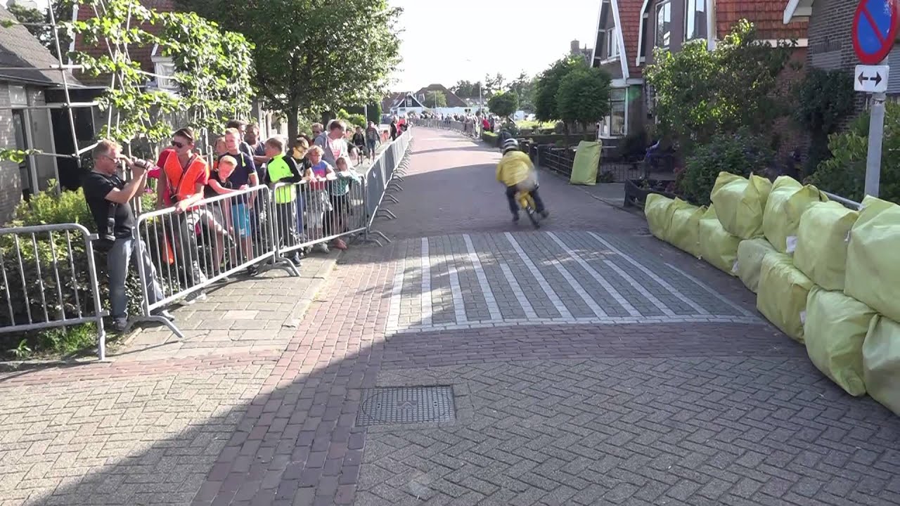 Solexrace en minibikes in Akersloot