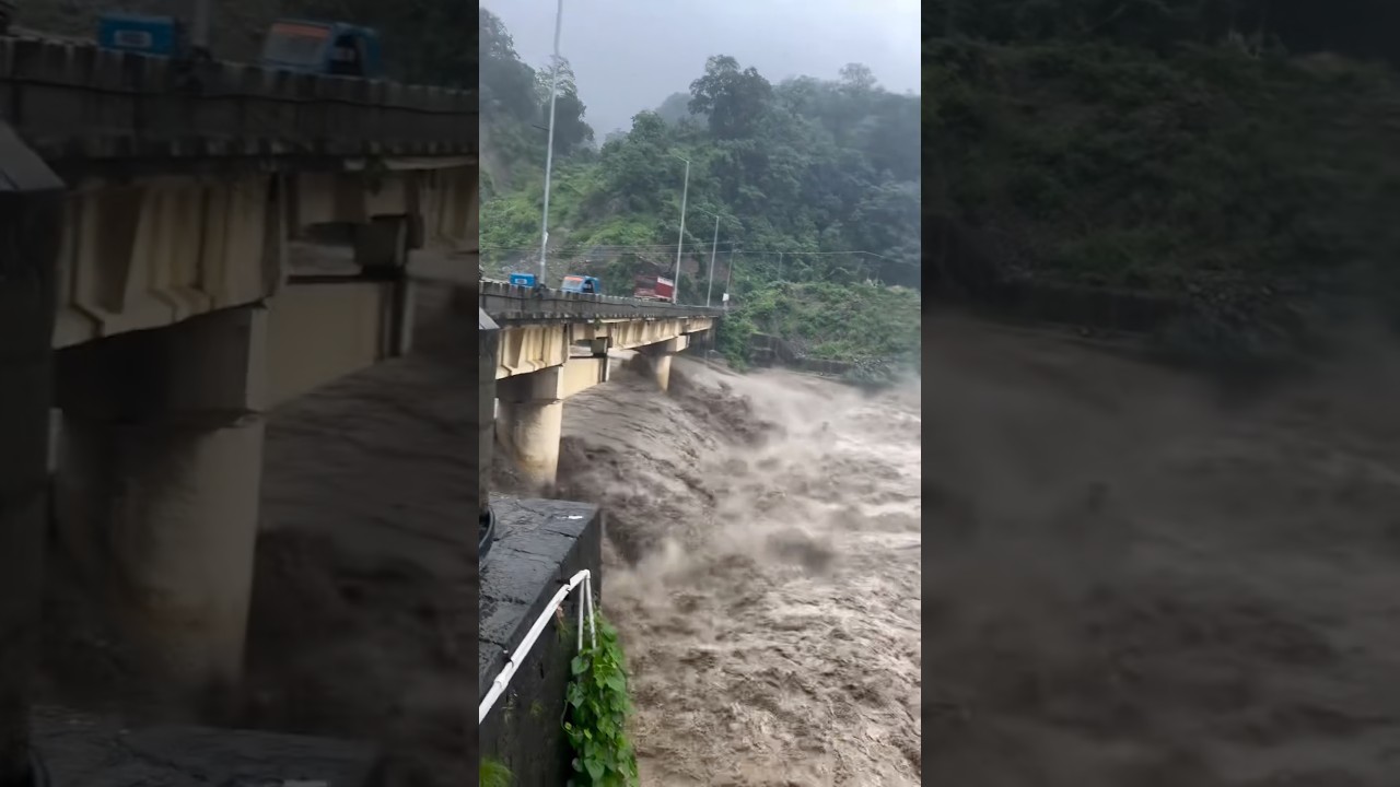 #MountainFloods  #Pahad #MonsoonUpdate #HeavyRainfall #Warning #LandslideAlert #StaySafe