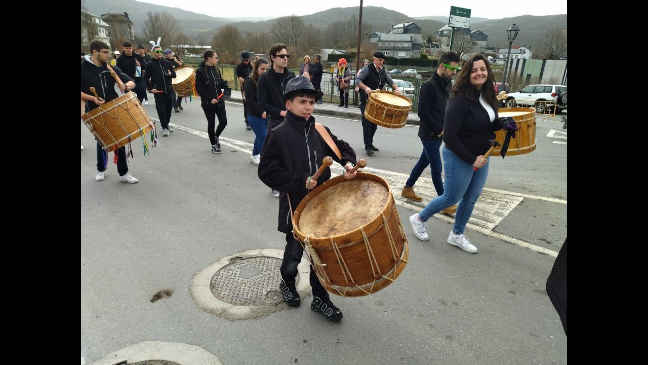 Desfile de Entroido en A Veiga  con más de 200 participantes