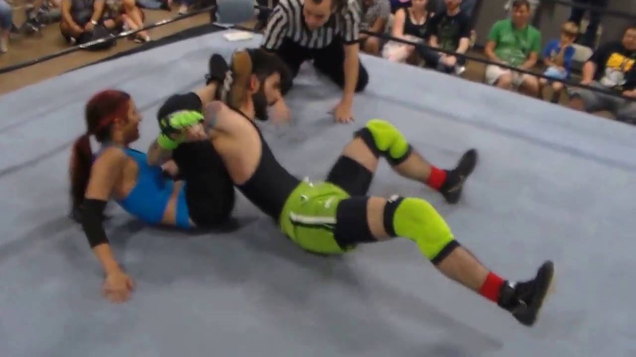 Cosplay Pro Wrestling: 8 Bit-Mania! Part 6 Main Event (Little Mac vs Wii Fit Trainer )