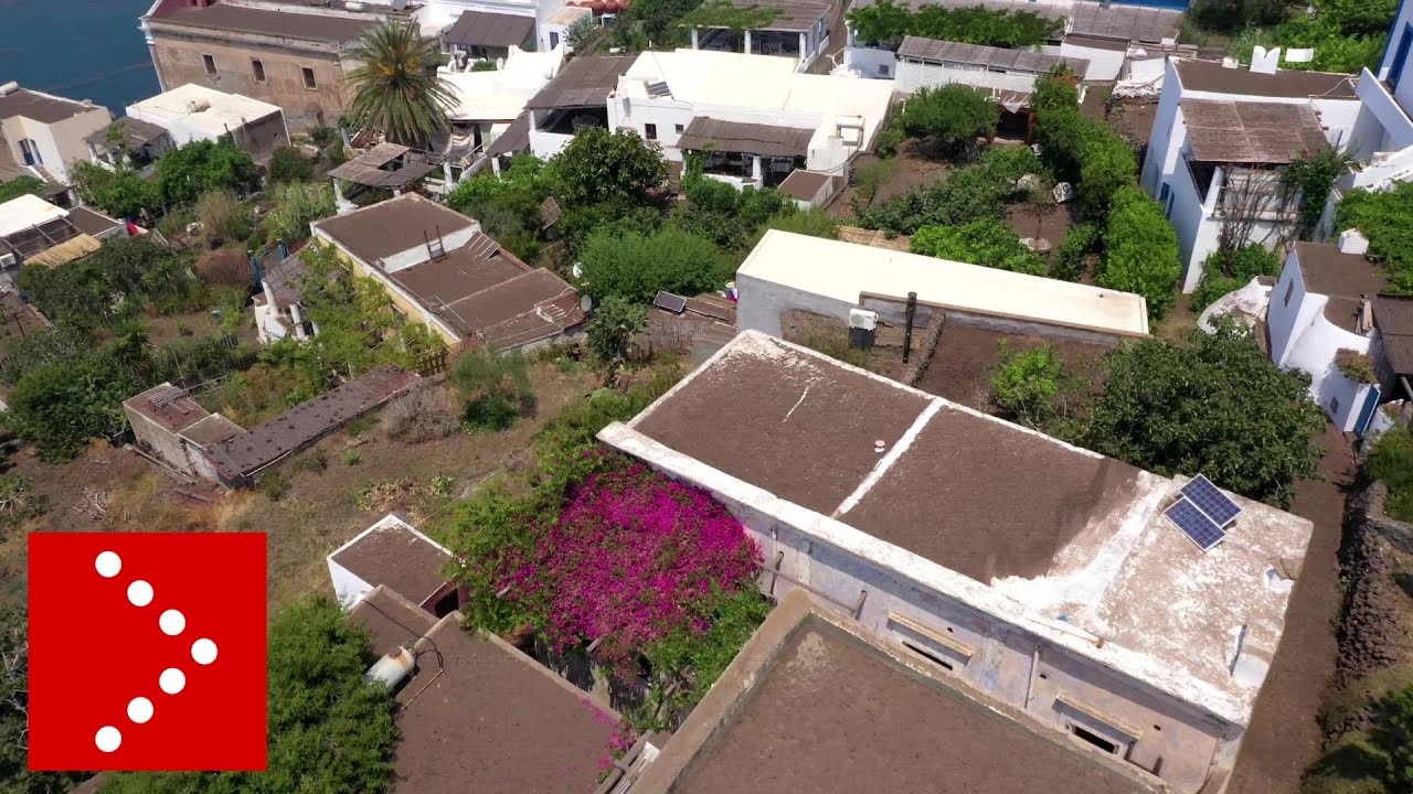 Eruzione Stromboli 3 luglio 2019, Ginostra ricoperta dalla cenere: le immagini dal drone