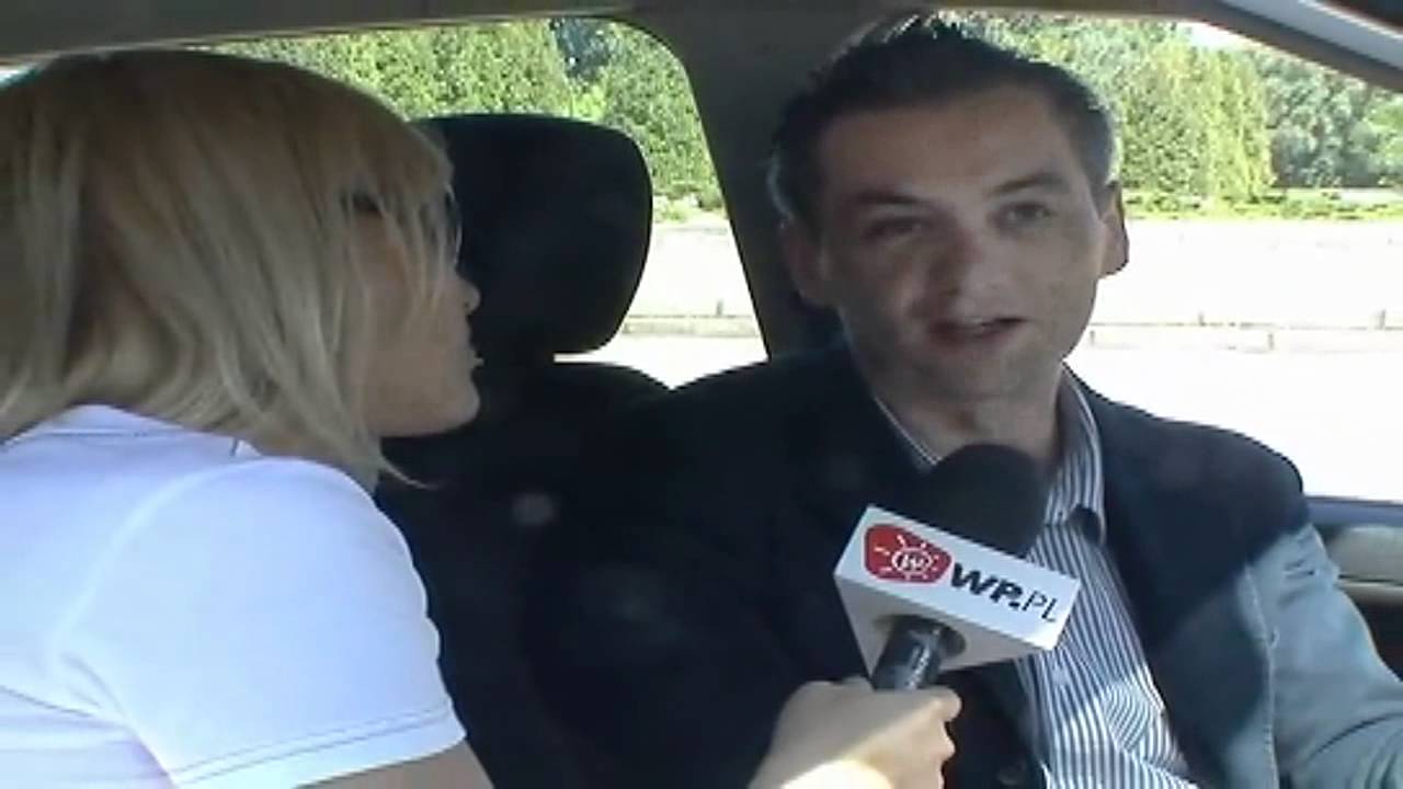 MotoStory - Czy Robert Biedroń potrafi zmienić koło?