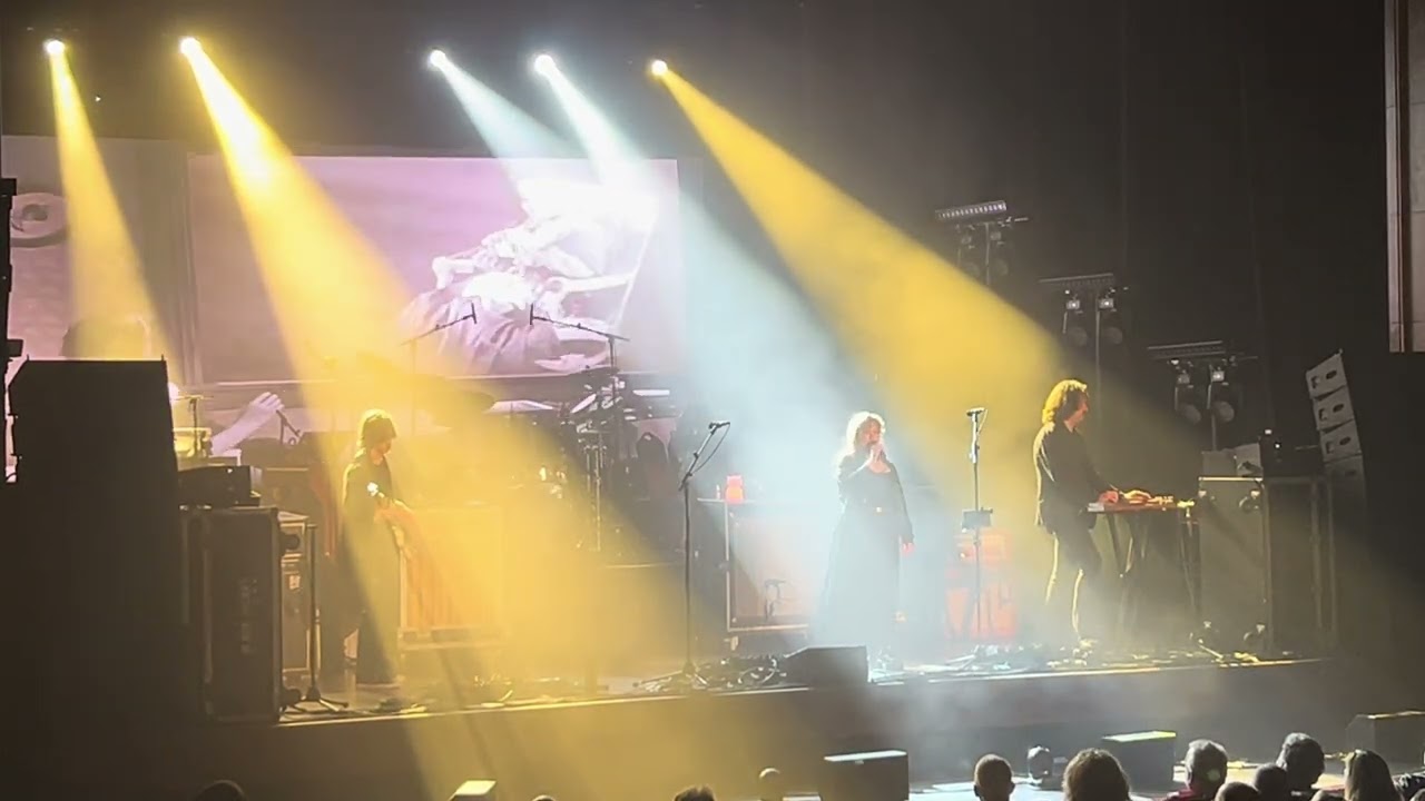 Black Jacket Symphony Performing the great gig in the sky by Pink Floyd 