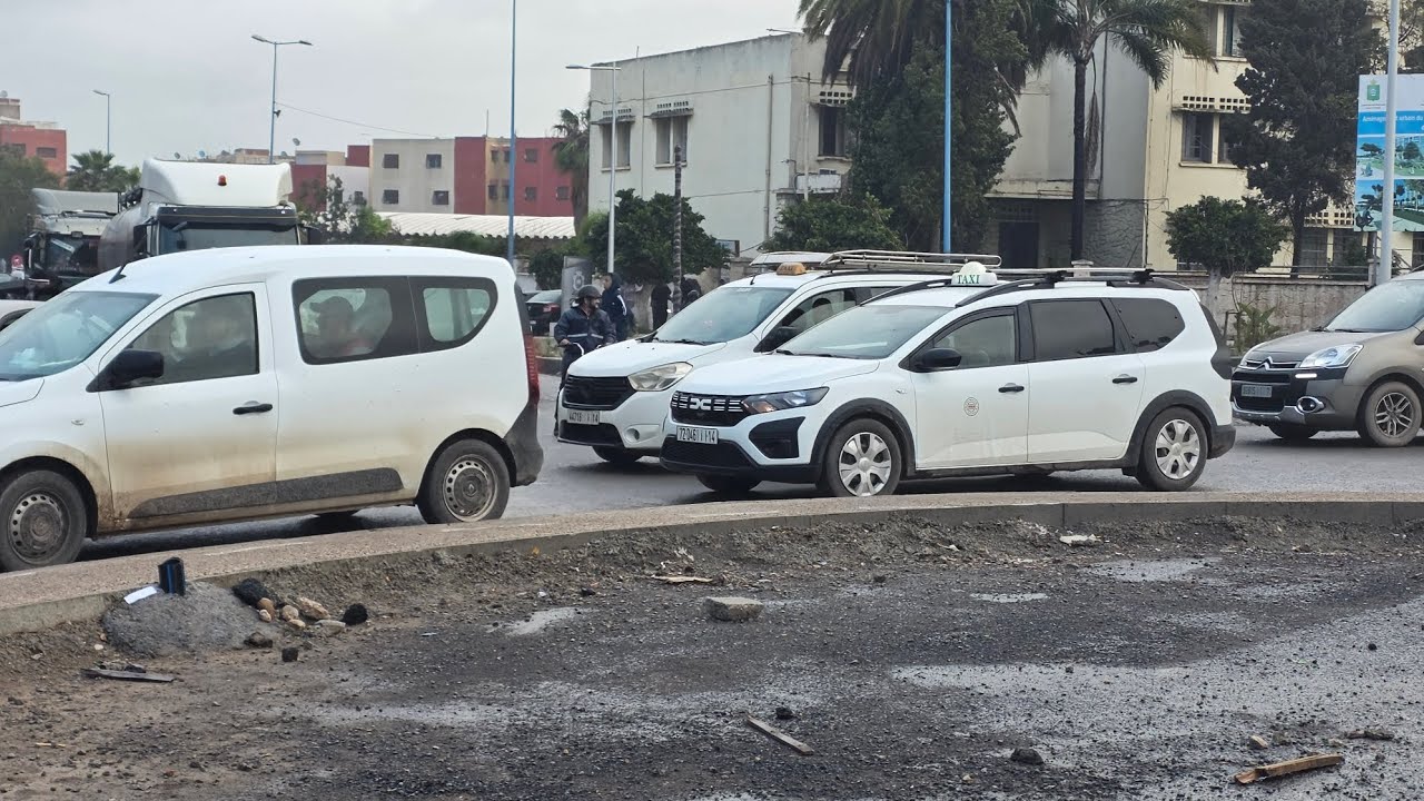 بعد مباشر  mp  الجهات المعنية تلجأ لترسيم مدارة عين حرودة لاجل تصغيرها للحد من الاختناق المروري