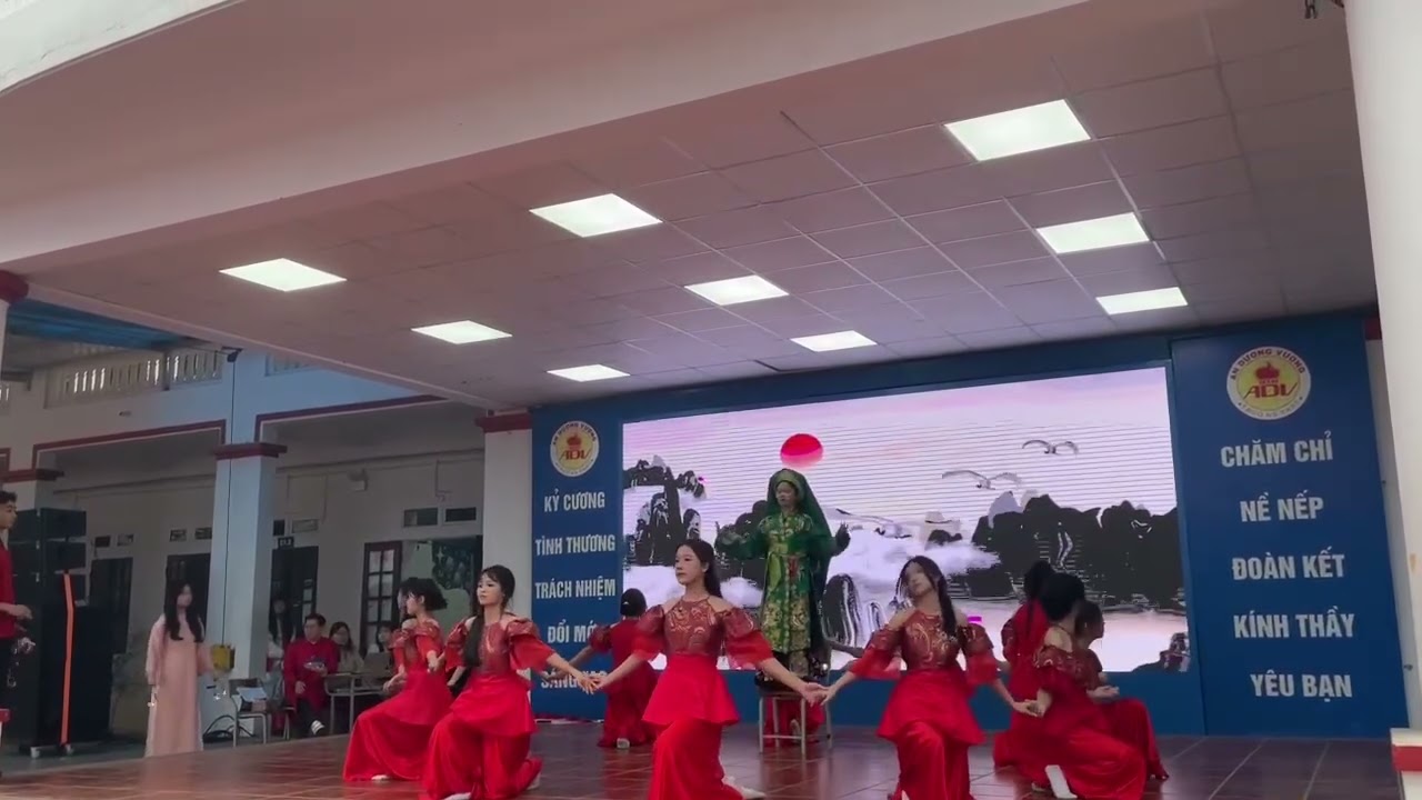 Múa Cô đôi thượng ngàn - tập thể lớp 12C2 trường An Dương Vương