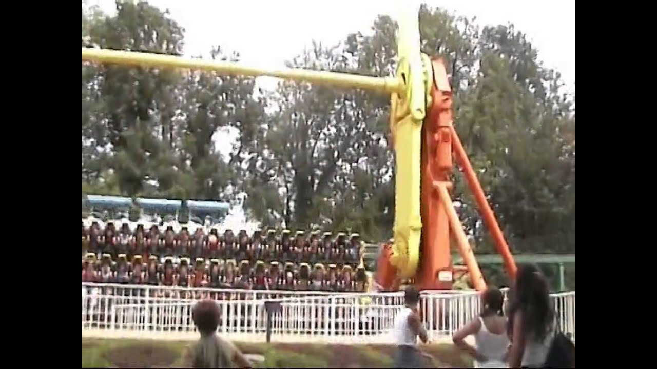 DUGENTESI IN GITA A GARDALAND AGOSTO 2002